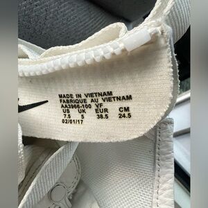 Nike SF Air Force 1 Mid
Ivory Olive